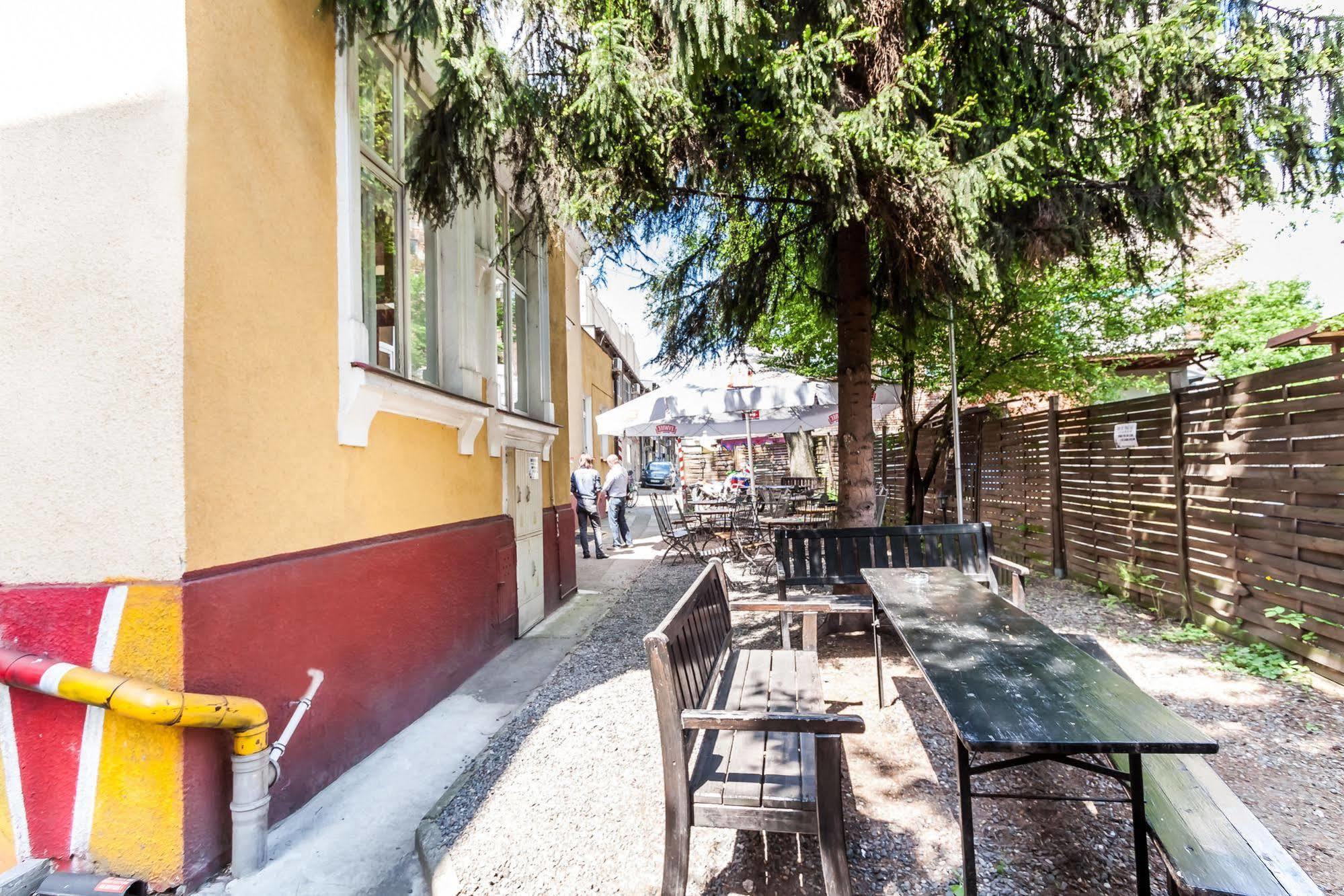 Good Bye Lenin Pub & Garden Hostel 克拉科夫 外观 照片