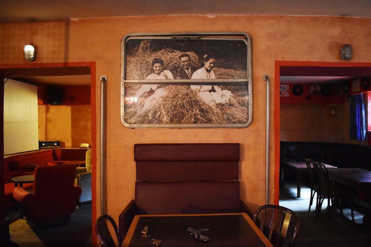 Good Bye Lenin Pub & Garden Hostel 克拉科夫 外观 照片